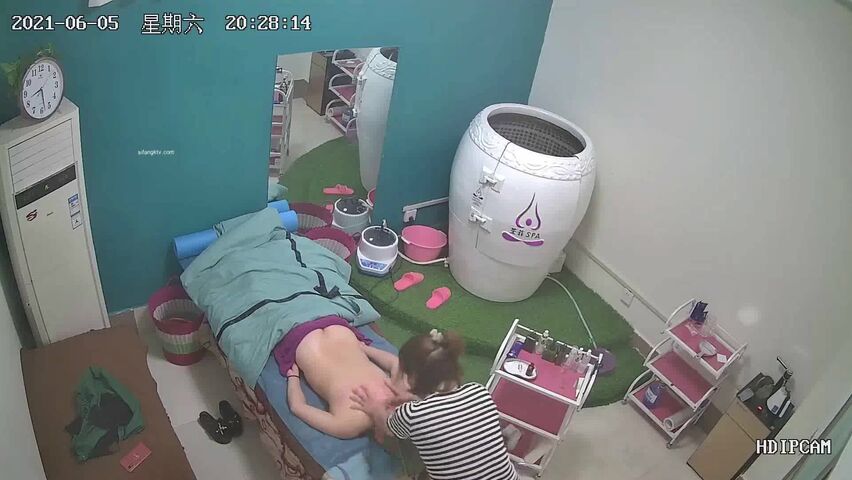 黑客破解SPA养生馆摄像头偷拍从洗浴蛋出浴的妹子做推油拔火罐排毒1080P高清版