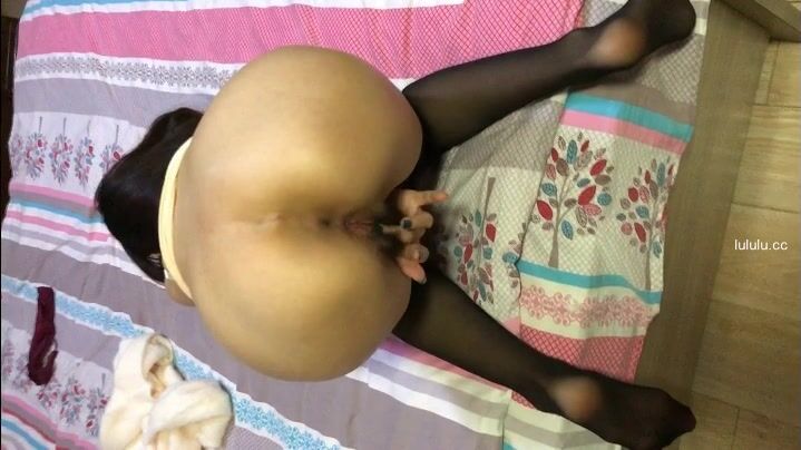 身材性感坚挺大奶美女模特黑丝灰丝镂空网袜自摸诱惑很有撸点