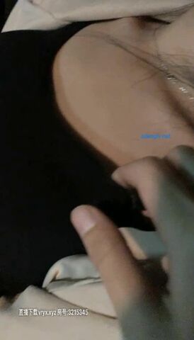 真实迷奸，小哥把妹子灌醉后假意开车送她回家，然鹅把她带到了酒店玩弄她