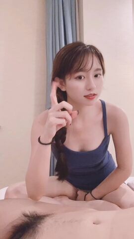 精品高颜值美女『不见星空』收费福利群私拍啪啪视频 (1)
