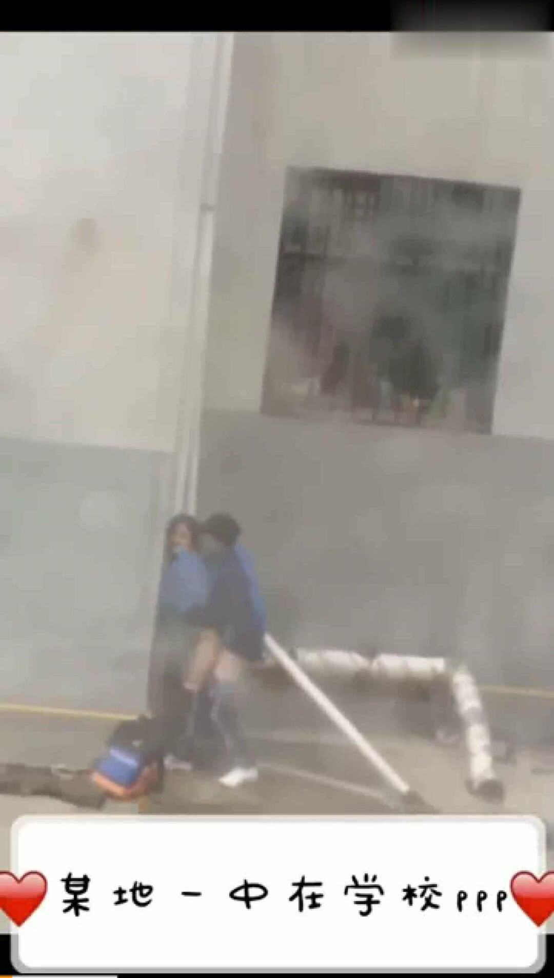 大瓜温州[永豪锦园]永兴中学学生小区门口打炮事件+学生野战被偷拍