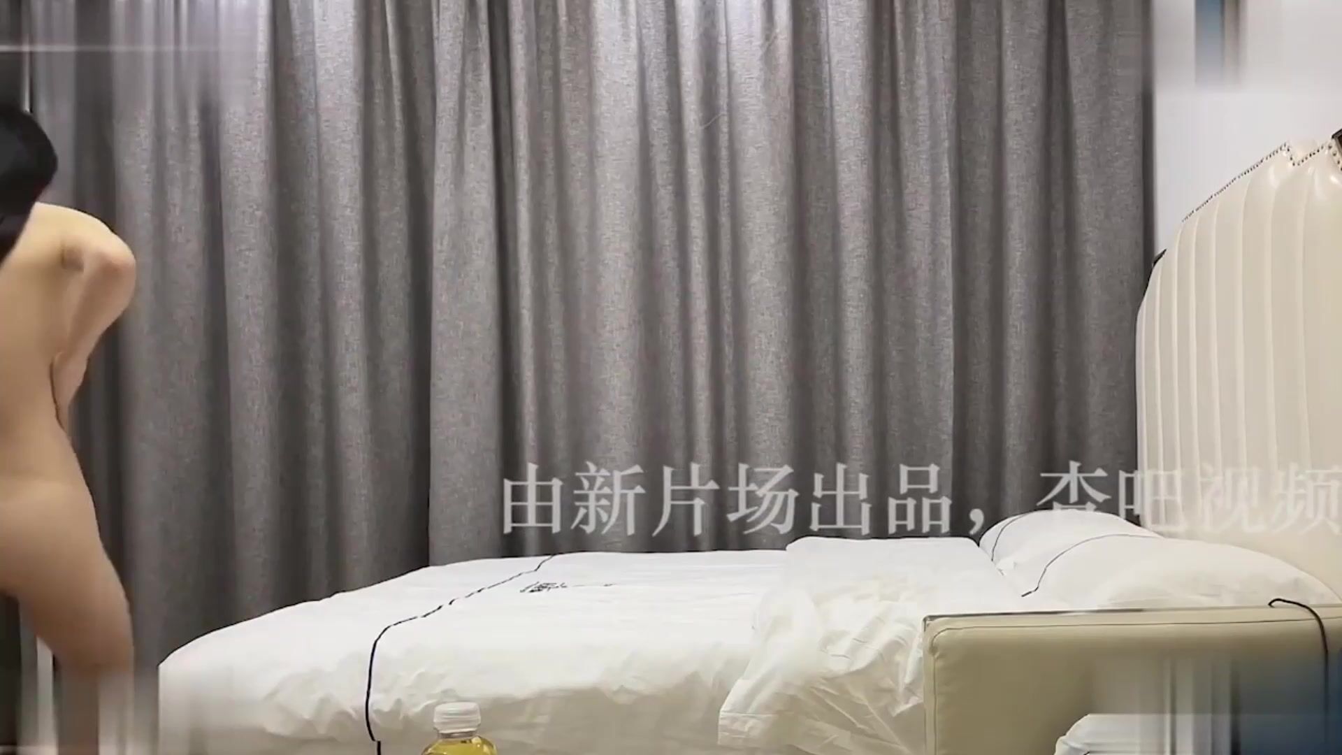 漂亮大奶小少妇吃鸡啪啪 这个深度可以吗 啊啊好舒服 后入太深了 身材丰腴被操的骚叫不停 大奶哗哗